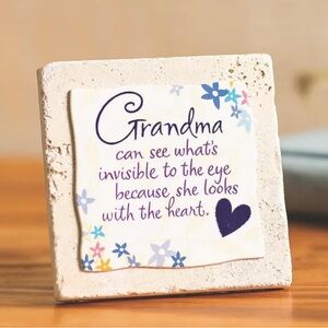 BRAND NEW GRANDMA HEART SENTIMENT RESIN TILE WITH EASEL BACK STAND